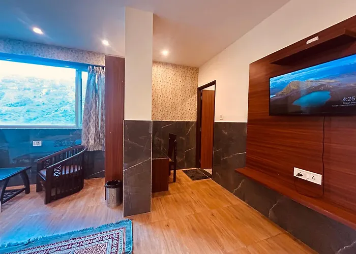 Sach Queen Hills Hotel & Resort Near Kempty Fall